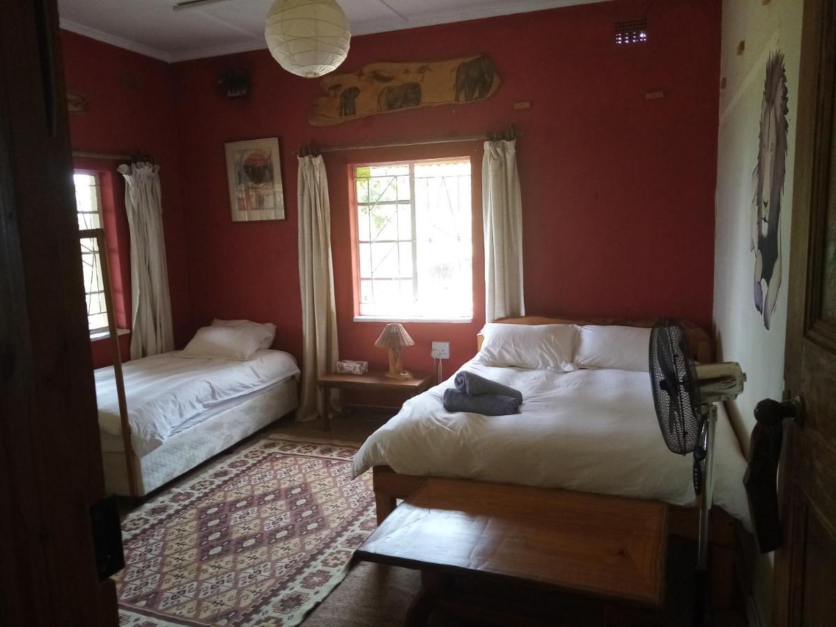 Bushwhacked Barberton Quarto foto