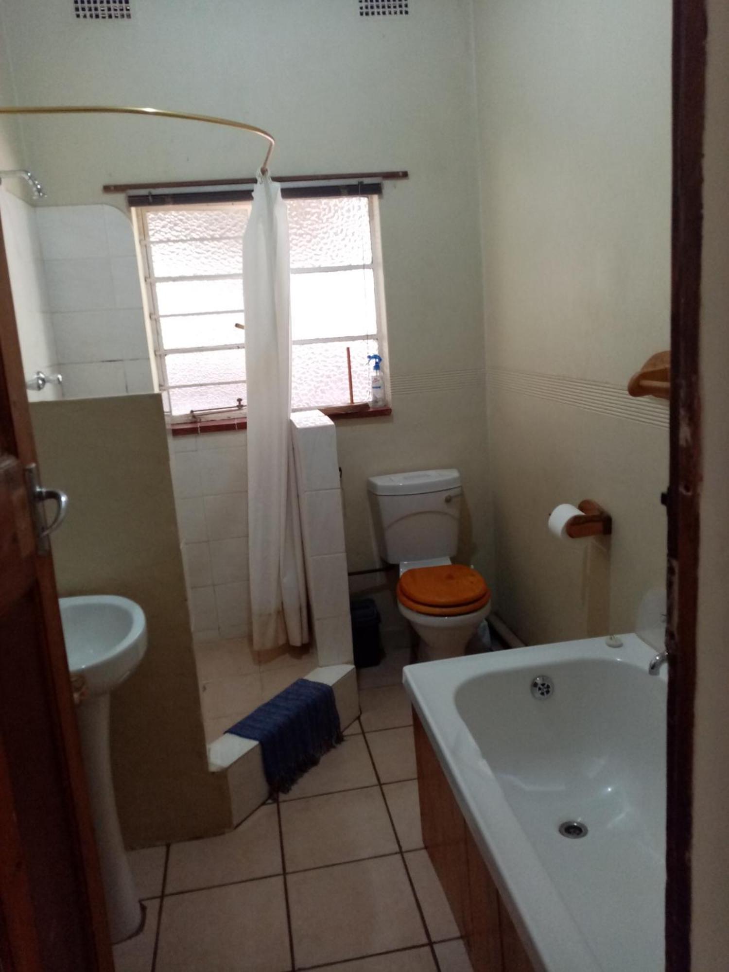 Bushwhacked Barberton Quarto foto